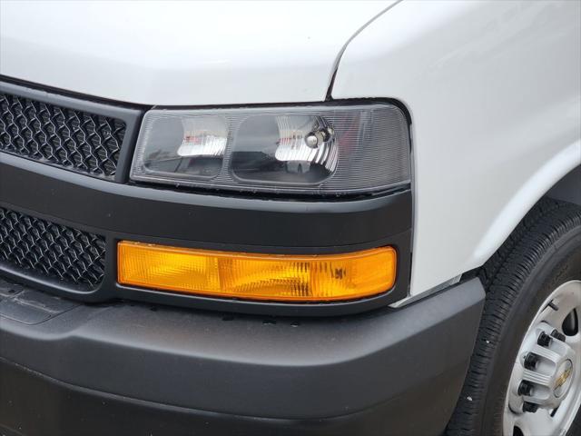2025 Chevrolet Express Passenger RWD 3500 Extended Wheelbase LS