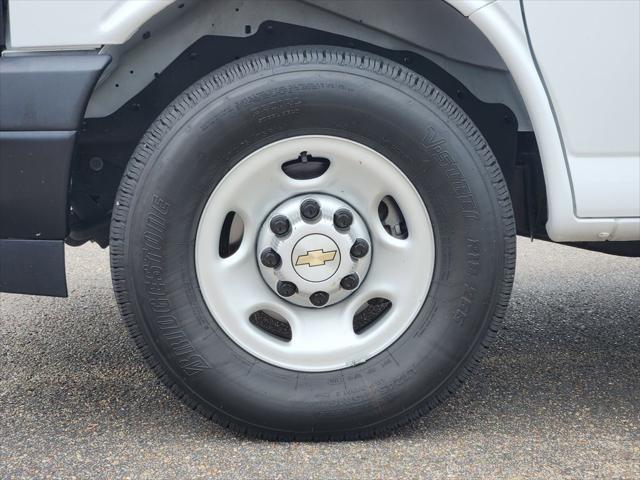 2025 Chevrolet Express Passenger RWD 3500 Extended Wheelbase LS