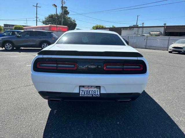 2016 Dodge Challenger SXT