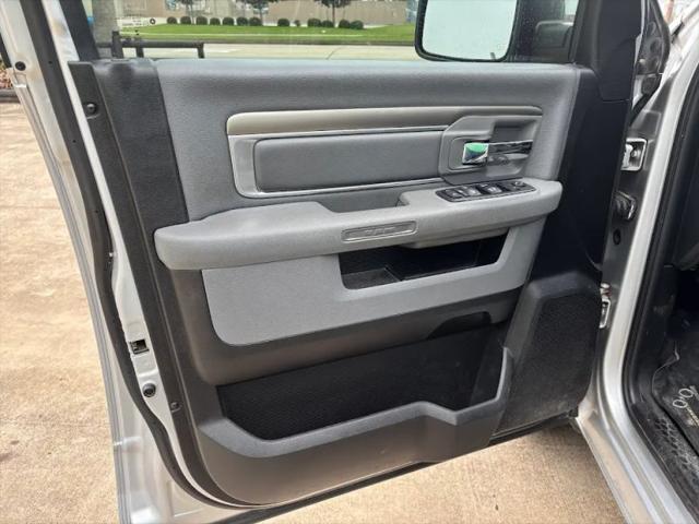 2019 Ram 1500 Classic SLT Crew Cab 4x2 6'4" Box