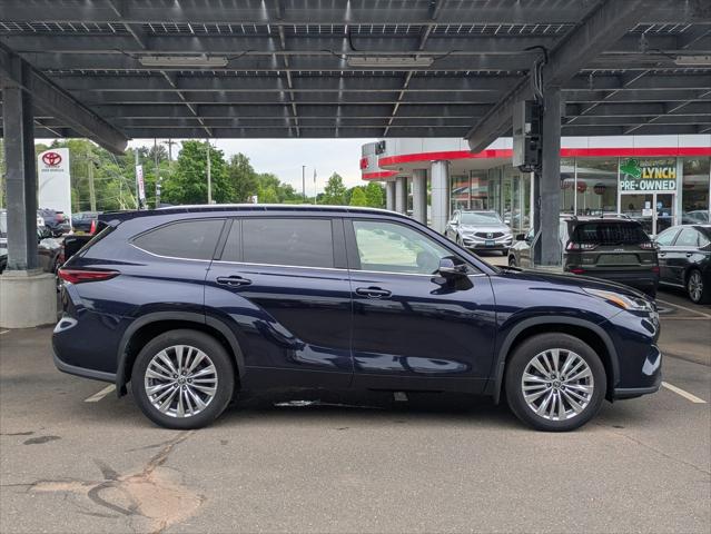2025 Toyota Highlander Platinum