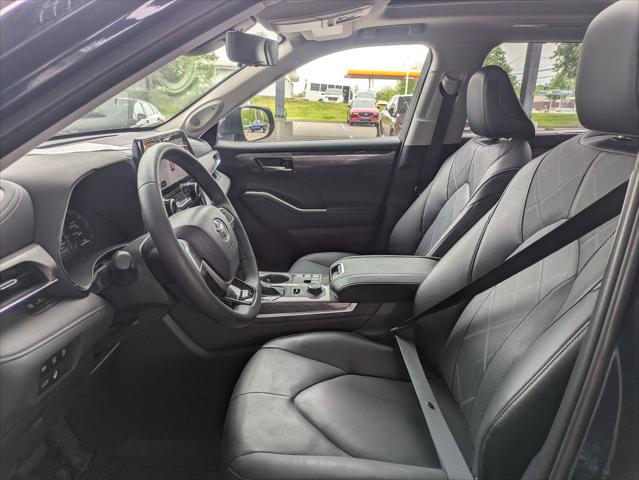 2025 Toyota Highlander Platinum