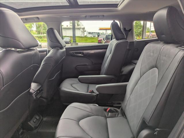 2025 Toyota Highlander Platinum