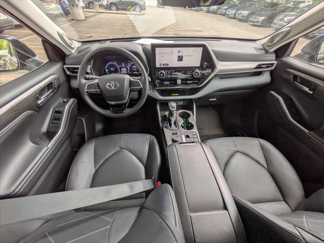 2025 Toyota Highlander Platinum