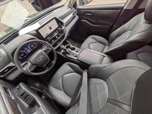 2025 Toyota Highlander Platinum