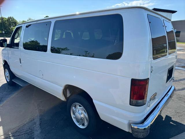 2013 Ford E-350 Super Duty XLT