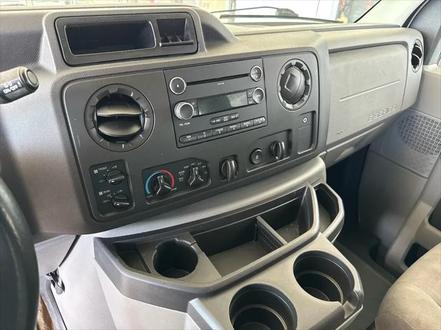 2013 Ford E-350 Super Duty XLT