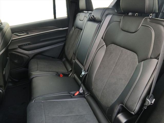 2026 Jeep Grand Cherokee L Altitude 4x2