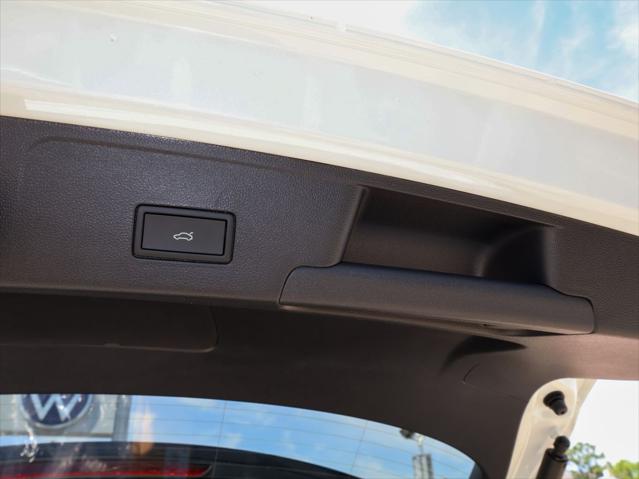 2026 Volkswagen Atlas Cross Sport SEL Premium R-Line