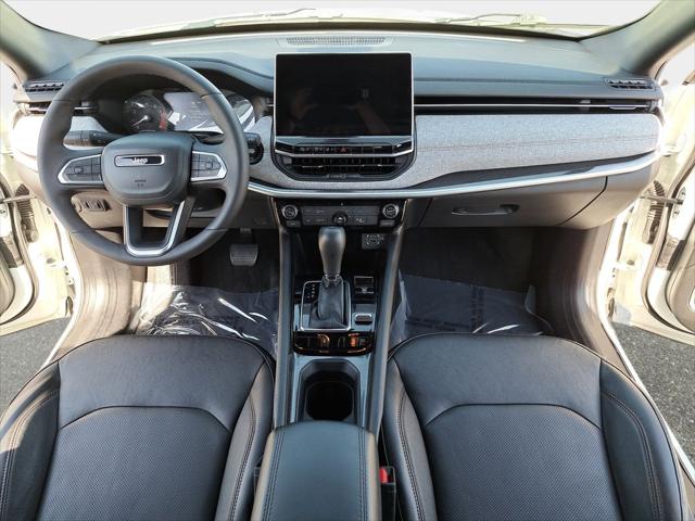 2023 Jeep Compass Latitude Lux FWD