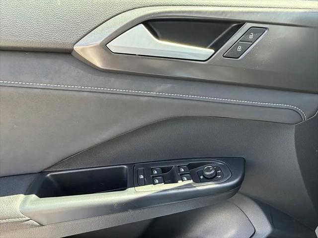 2026 Volkswagen Taos SE Black