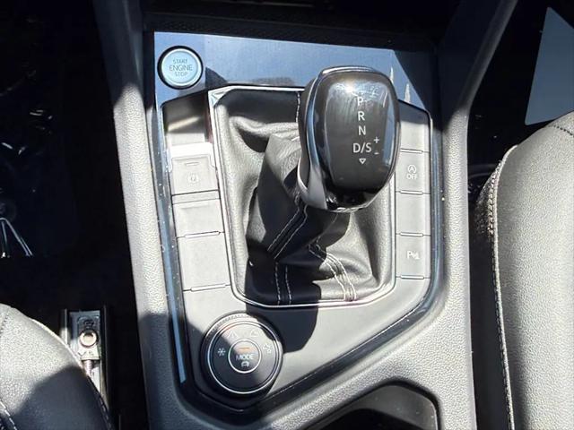 2026 Volkswagen Taos SE Black