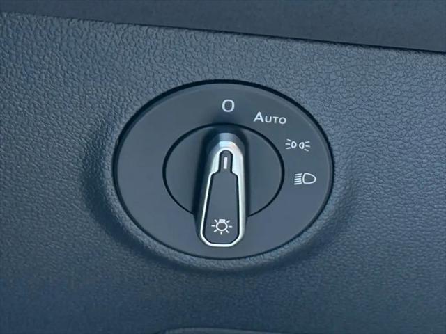 2026 Volkswagen Taos SE Black