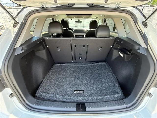 2026 Volkswagen Taos SE Black