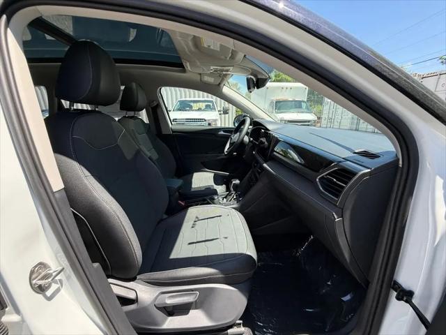 2026 Volkswagen Taos SE Black