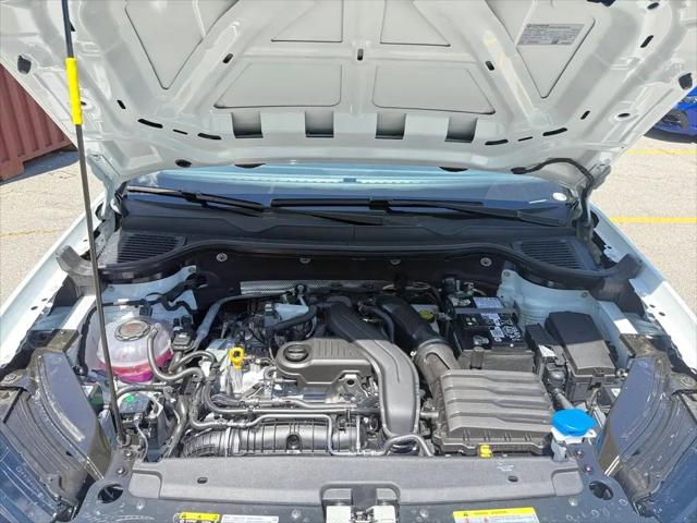 2026 Volkswagen Taos SE Black