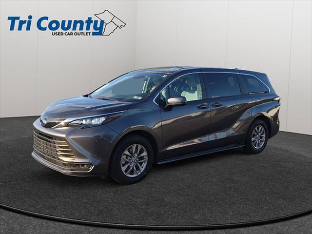 2025 Toyota Sienna LE 2025 Toyota Sienna LE