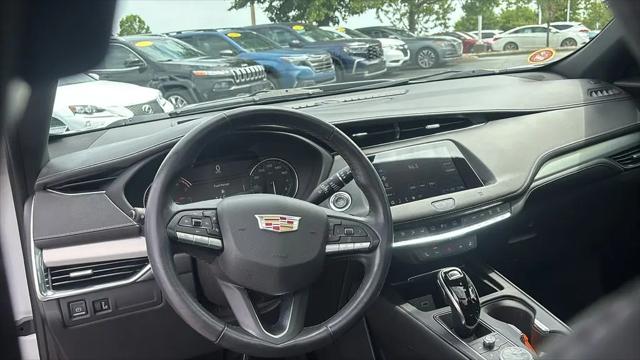 2021 Cadillac XT4 FWD Premium Luxury