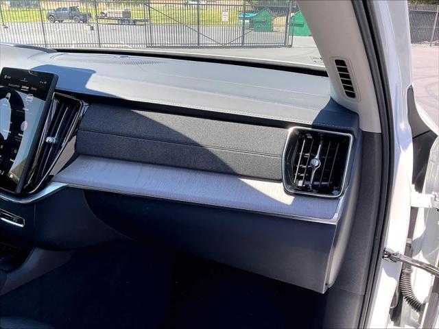 2026 Volvo XC90 Plug-In Hybrid Ultra, T8 AWD, Electric/Gasoline, Bright, 7 Seats
