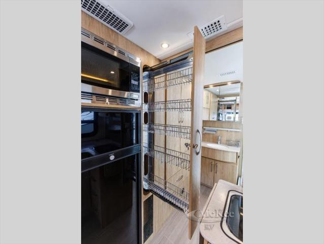 2022 Mercedes-Benz Sprinter 3500XD Chassis Standard Roof V6
