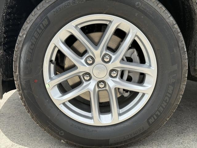 2026 Jeep Grand Cherokee Laredo 4x2