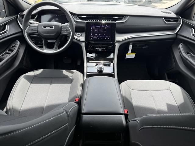 2026 Jeep Grand Cherokee Laredo 4x2
