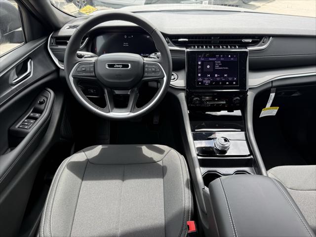 2026 Jeep Grand Cherokee Laredo 4x2