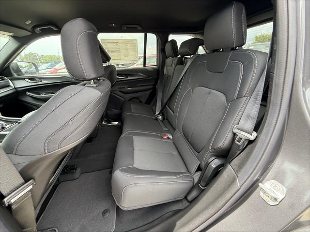 2026 Jeep Grand Cherokee Laredo 4x2