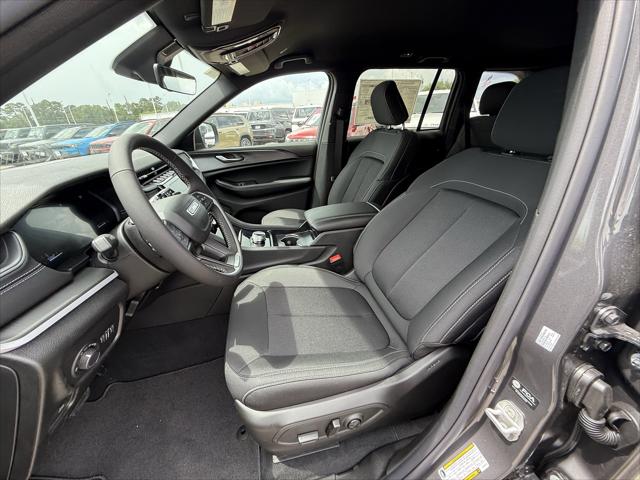 2026 Jeep Grand Cherokee Laredo 4x2