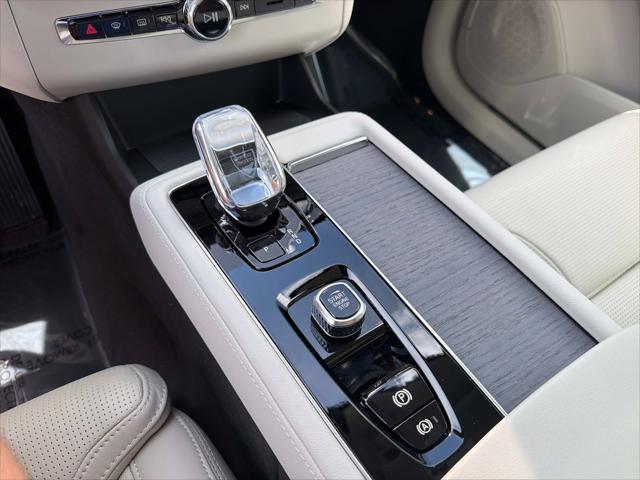2026 Volvo XC90 Plug-In Hybrid Ultra, T8 AWD, Electric/Gasoline, Bright, 7 Seats