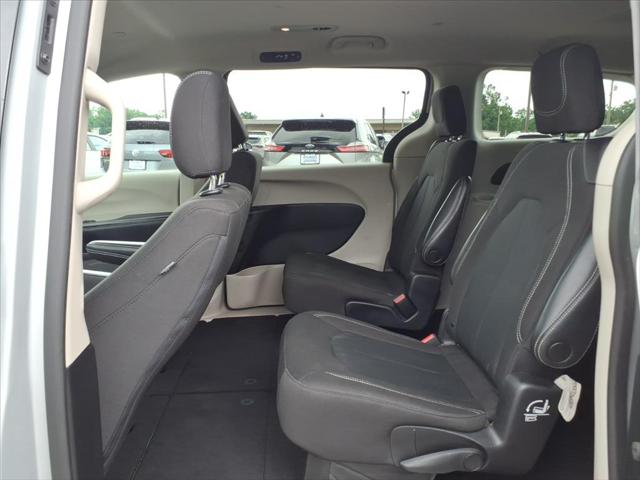 2022 Chrysler Voyager LX