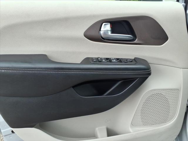 2022 Chrysler Voyager LX