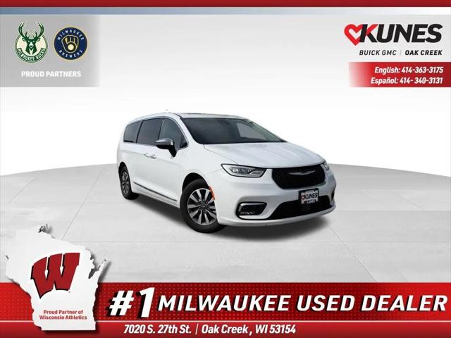 2023 Chrysler Pacifica Hybrid Limited for sale in Oak Creek, WI