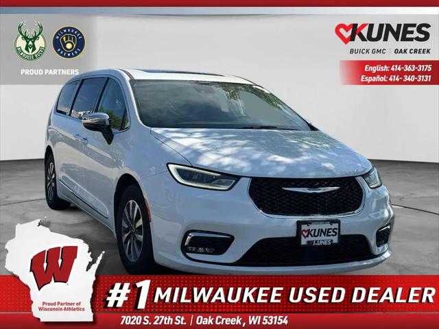 2023 Chrysler Pacifica Hybrid Limited for sale in Oak Creek, WI