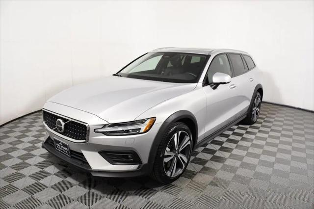 2025 Volvo V60 Cross Country Plus, B5 AWD Gas (mild hybrid) for sale in Richfield, MN