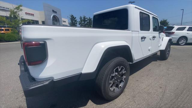 2026 Jeep Gladiator GLADIATOR SAHARA 4X4