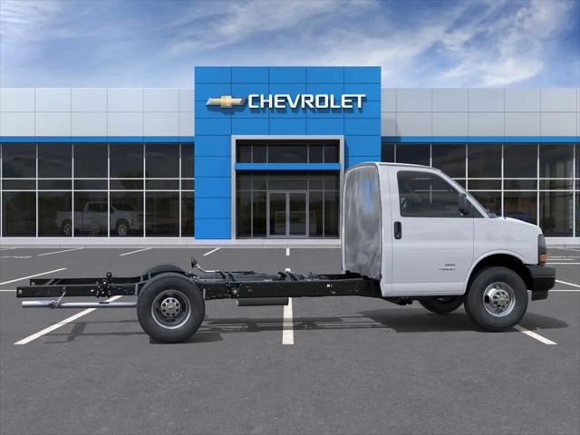 2025 Chevrolet Express Cutaway 4500 Van