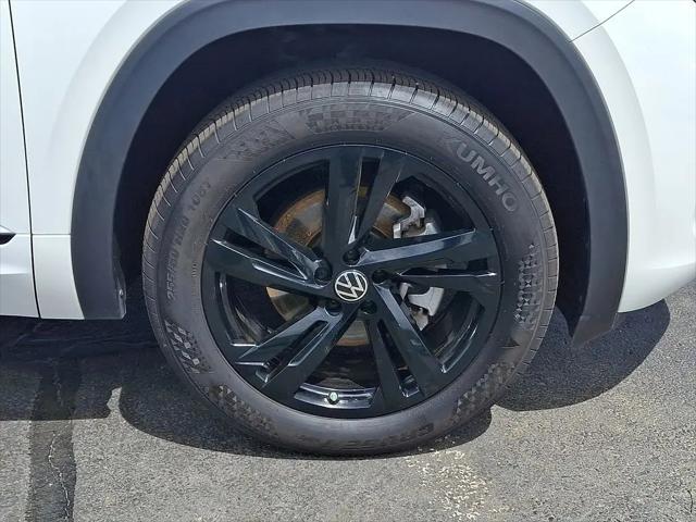 2025 Volkswagen Atlas Cross Sport 2.0T SEL R-Line Black