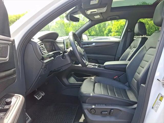 2025 Volkswagen Atlas Cross Sport 2.0T SEL R-Line Black