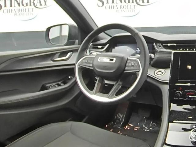 2025 Jeep Grand Cherokee L Laredo X 4x2