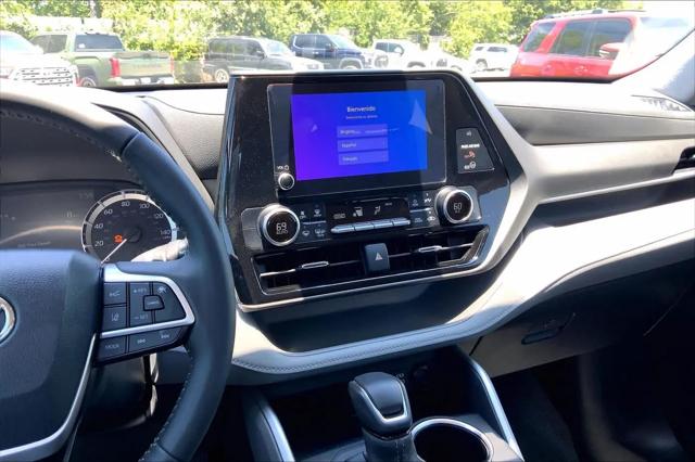 2024 Toyota Highlander LE
