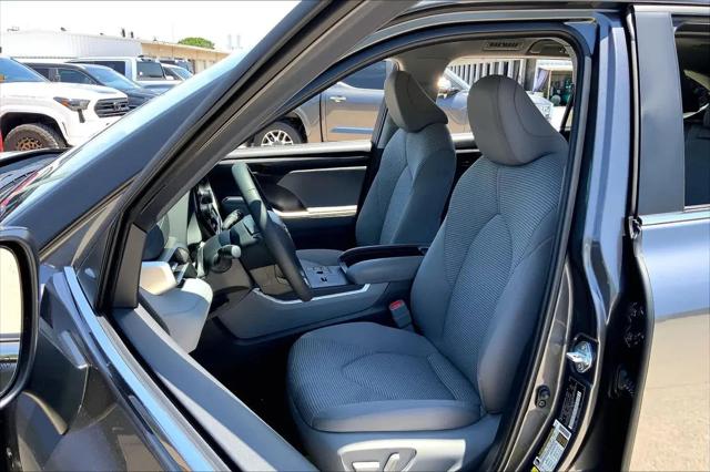 2024 Toyota Highlander LE