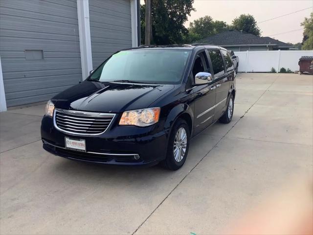 2015 Chrysler Town & Country Touring-L for sale in Washington, IL