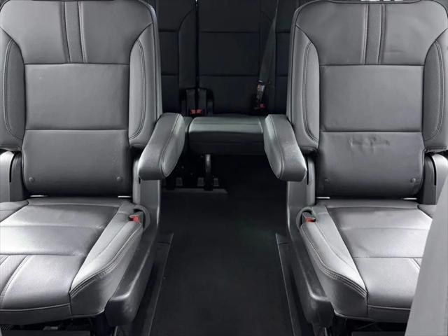 2022 Chevrolet Suburban 4WD RST