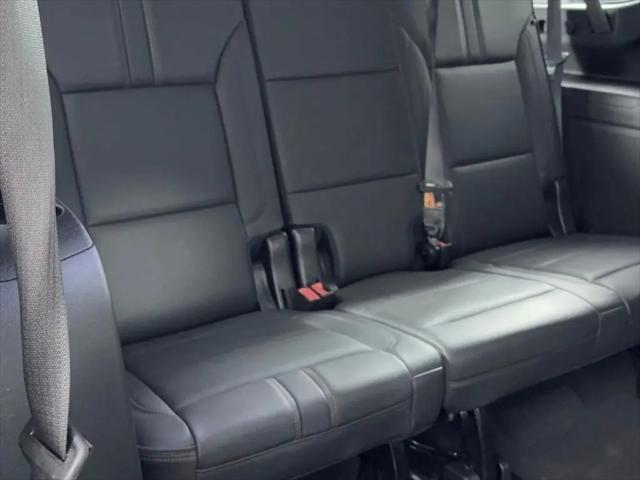 2022 Chevrolet Suburban 4WD RST