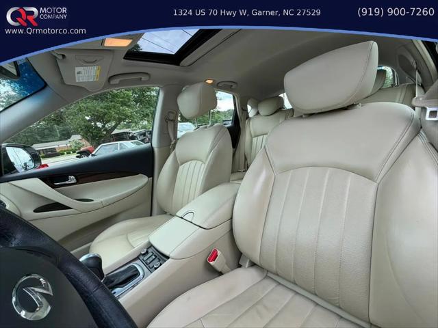 2017 INFINITI QX50 Standard