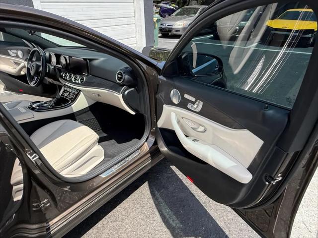 2017 Mercedes-Benz E-CLASS E 300 E 300
