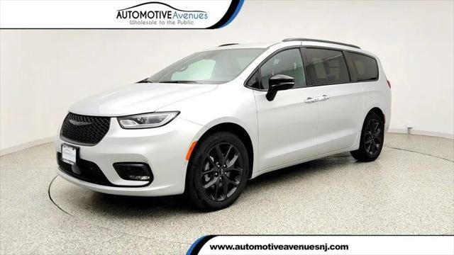 2024 Chrysler Pacifica Touring L AWD for sale in Wall Township, NJ