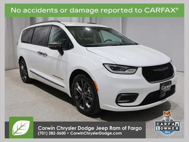 2024 Chrysler Pacifica Touring L for sale in Fargo, ND