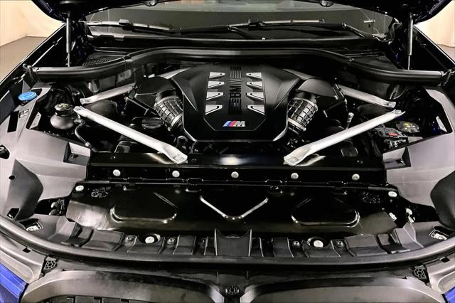 2025 BMW X7 M60i